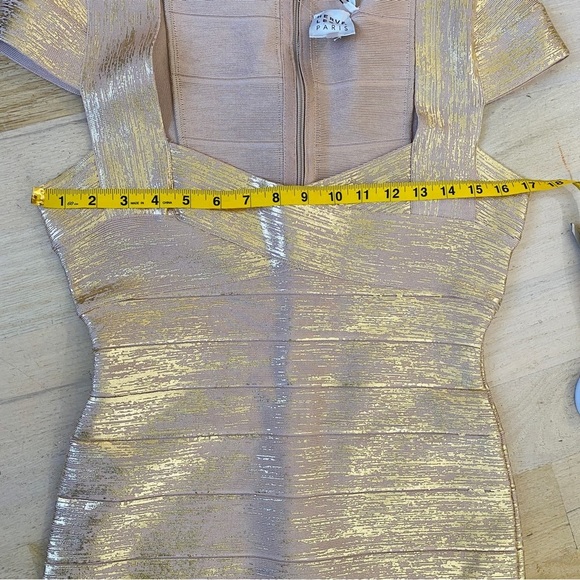 NEW HERVÉ LÉGER
Off-the-shoulder metallic bandage mini dress - Picture 6 of 10
